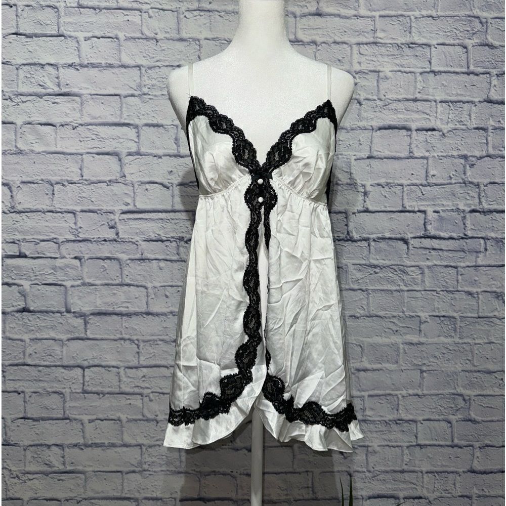 Victoria's Secret Women's White and Black lingerie babydoll
